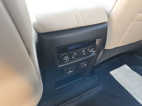 Used 2023 Chevrolet Traverse Premier FWD image 20