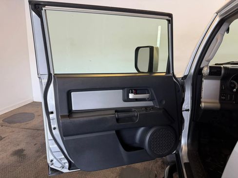 Used 2007 Toyota FJ Cruiser 4WD image 8