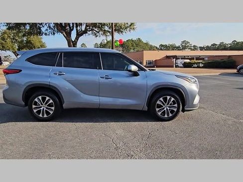 Used 2022 Toyota Highlander XLE image 32