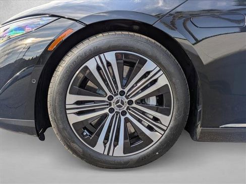 Certified 2022 Mercedes-Benz EQS 580 4MATIC Sedan image 27