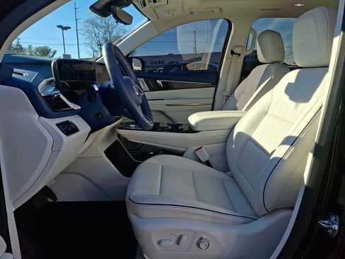 Certified 2025 Buick Enclave Avenir w/ Super Cruise Package image 13