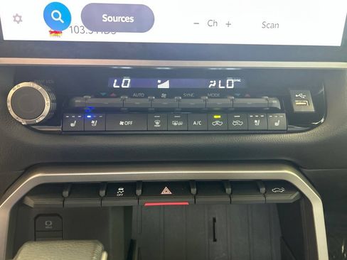 Used 2025 Toyota Tundra Limited AWD/4WD image 51
