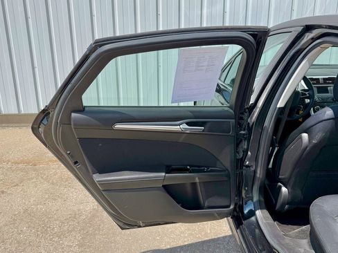 Used 2015 Ford Fusion SE FWD image 15