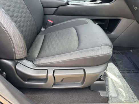 Used 2025 Nissan Pathfinder SV FWD image 17
