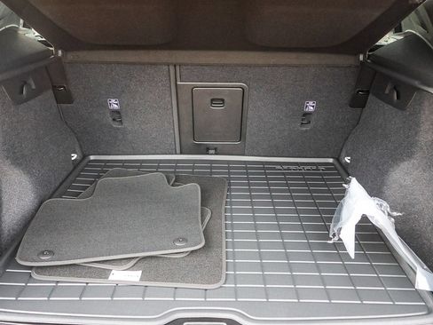 New 2026 Volvo XC40 B5 Core w/ Climate Package AWD/4WD image 26