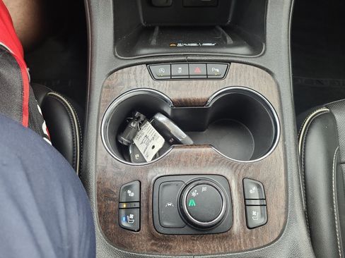 Used 2023 GMC Acadia Denali FWD image 21