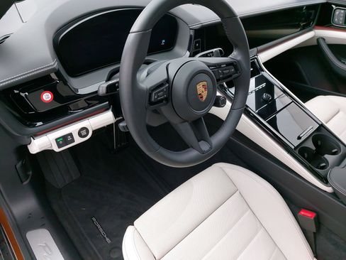 Used 2024 Porsche Panamera 4 image 18