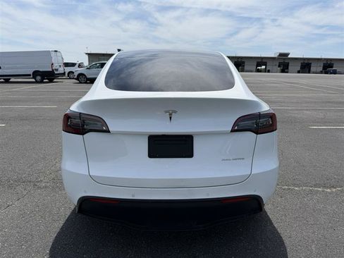 Used 2022 Tesla Model Y Long Range AWD/4WD image 8