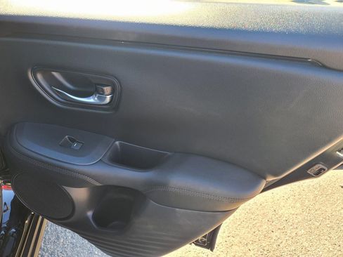 Used 2023 Honda HR-V LX image 17