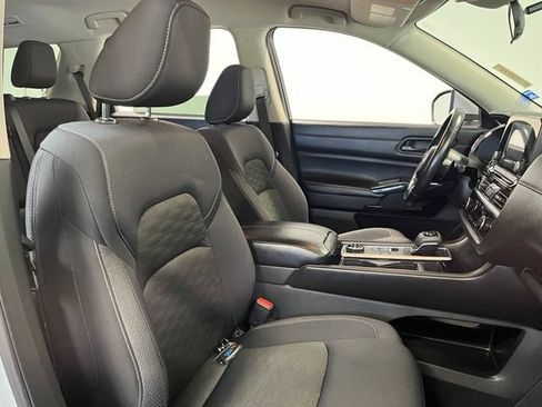 Used 2024 Nissan Pathfinder SV AWD/4WD image 9