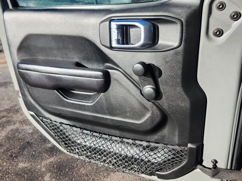 Used 2018 Jeep Wrangler Unlimited Sport image 12