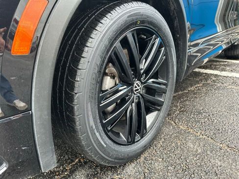 Used 2022 Volkswagen Tiguan SE R-Line FWD image 10