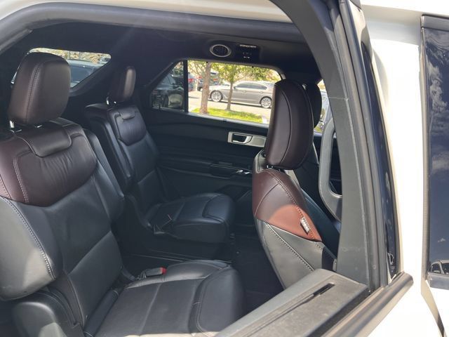 Used 2022 Ford Explorer Platinum w/ Technology Package AWD/4WD image 32