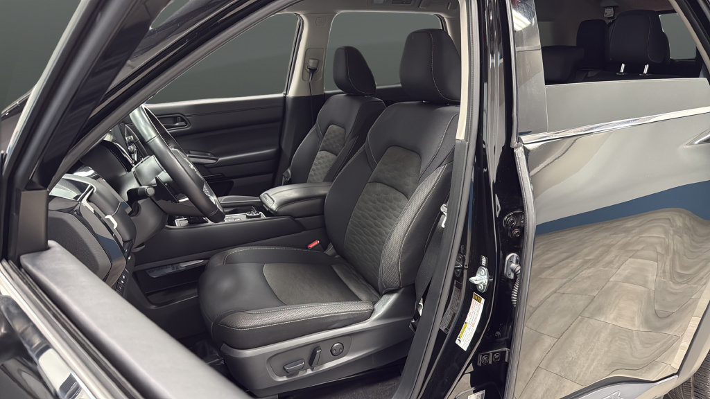 Used 2025 Nissan Pathfinder SV AWD/4WD image 9