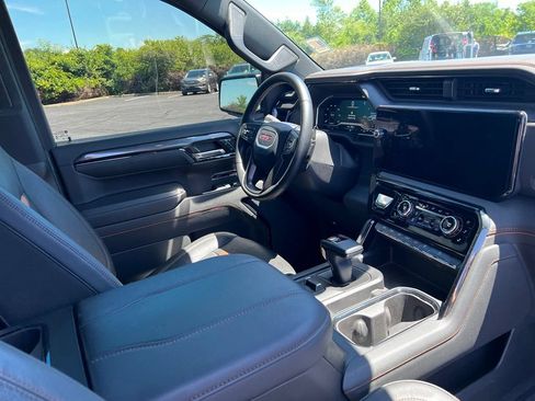 Used 2023 GMC Sierra 1500 AT4 w/ Technology Package AWD/4WD image 9