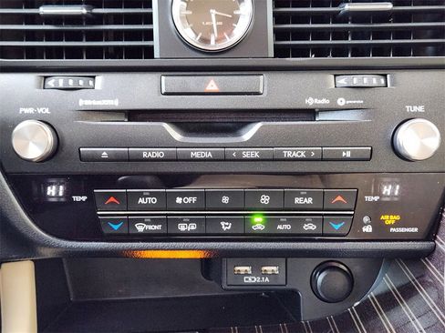 Used 2022 Lexus RX 350L Luxury image 18