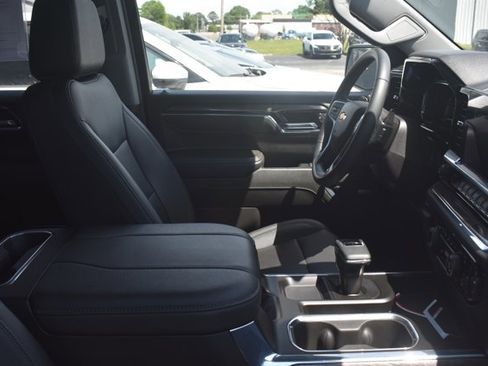 Used 2023 Chevrolet Silverado 1500 LTZ w/ LTZ Convenience Package II AWD/4WD image 4