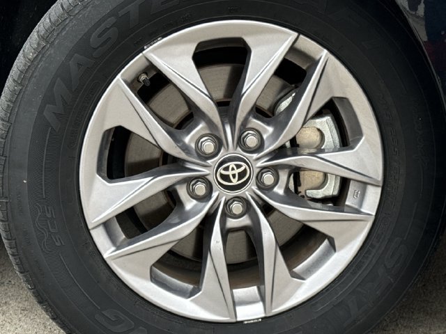 Used 2025 Toyota Sienna XLE FWD image 10