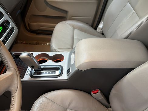 Used 2010 Ford Edge Limited FWD image 30