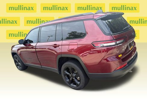 Used 2024 Jeep Grand Cherokee L Limited w/ Black Appearance Package RWD image 9