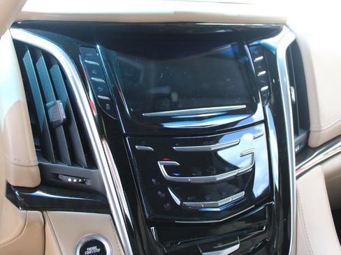 Used 2020 Cadillac Escalade Platinum RWD image 10
