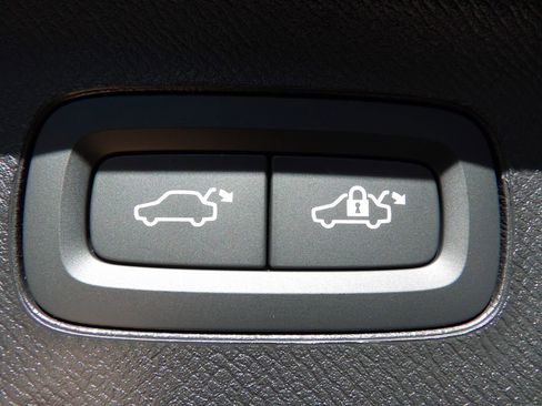 New 2026 Volvo XC90 B6 Core w/ Protection Package Premier image 28