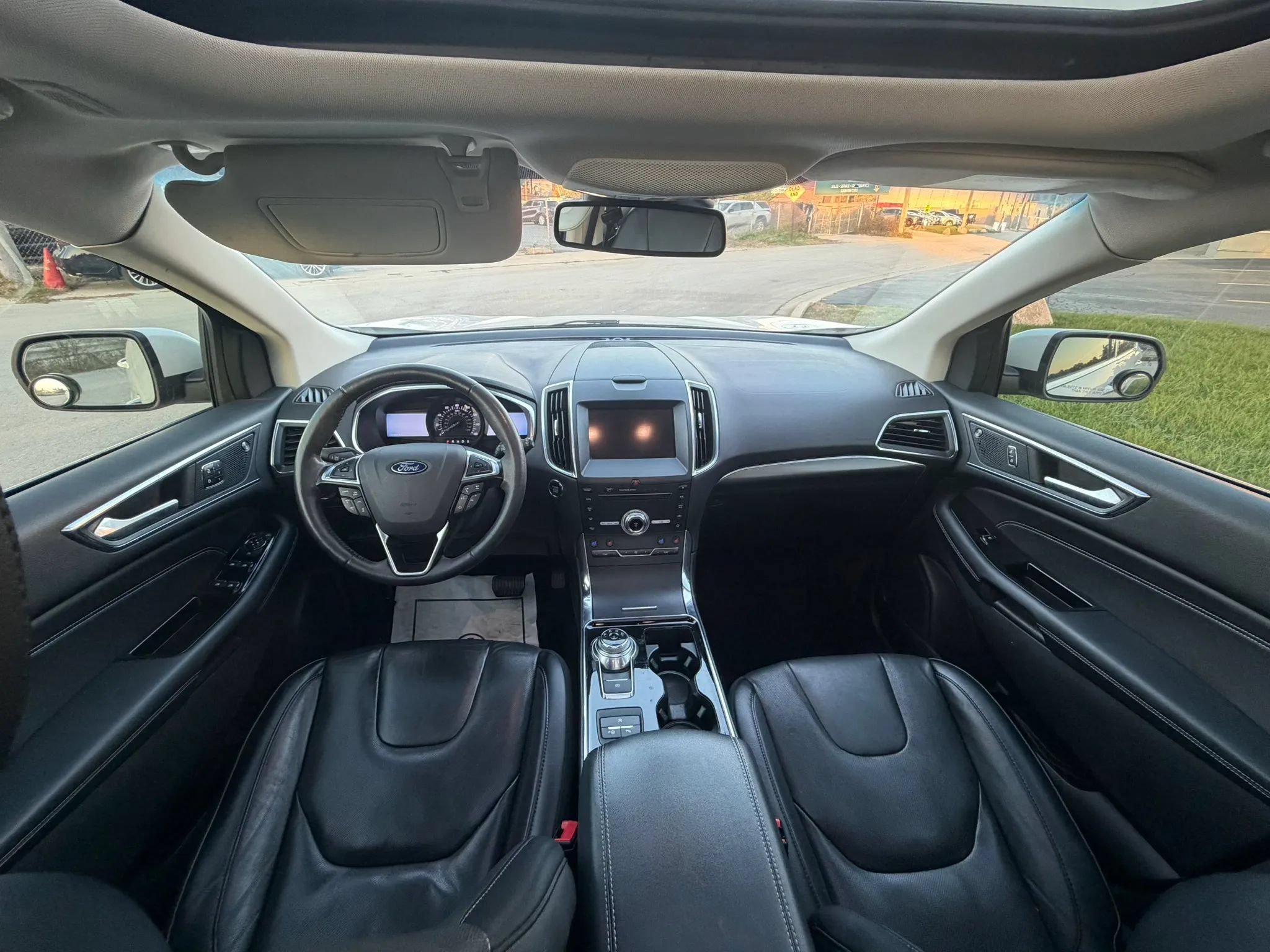 Used 2019 Ford Edge Titanium w/ Equipment Group 301A FWD image 10