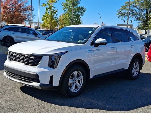 Certified 2025 Kia Sorento LX image 3