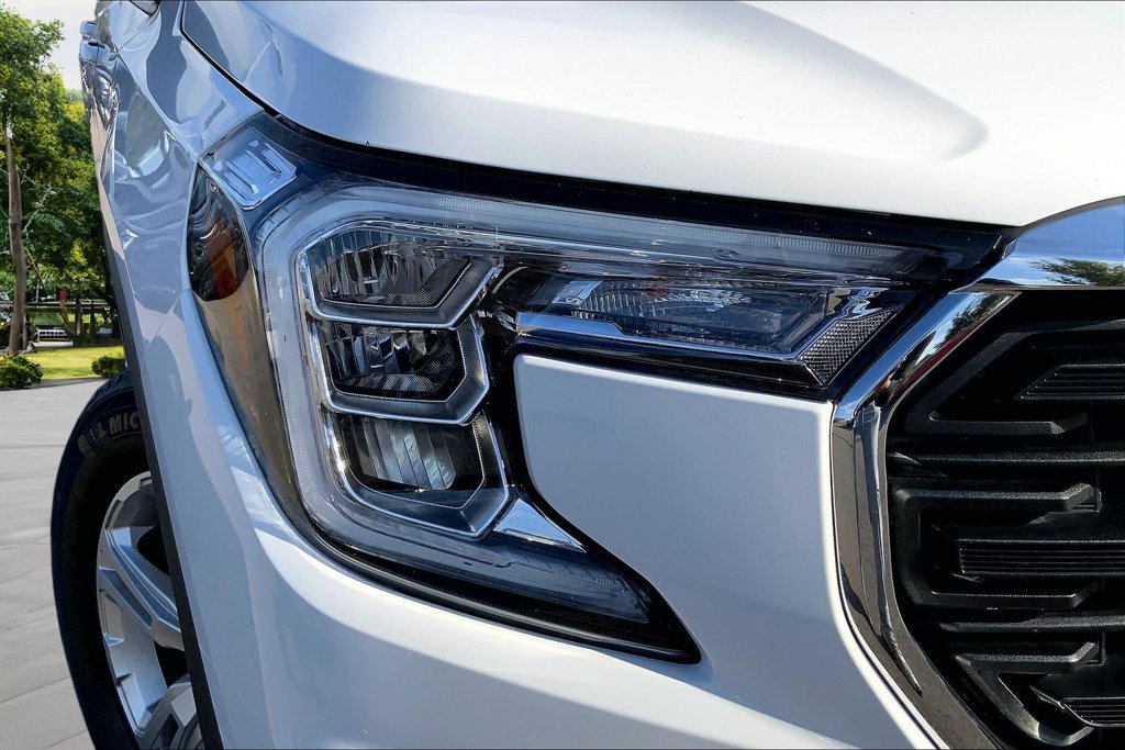 Used 2024 GMC Terrain SLE FWD image 28