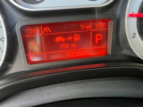 Used 2014 FIAT 500L Lounge w/ Mutually Exclusive Package image 13