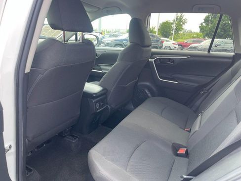 Used 2021 Toyota RAV4 LE AWD/4WD image 13