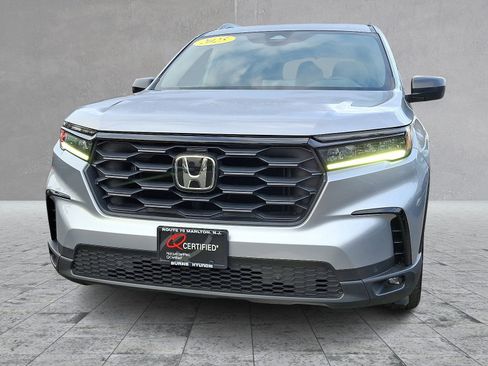 Used 2025 Honda Pilot Sport image 4