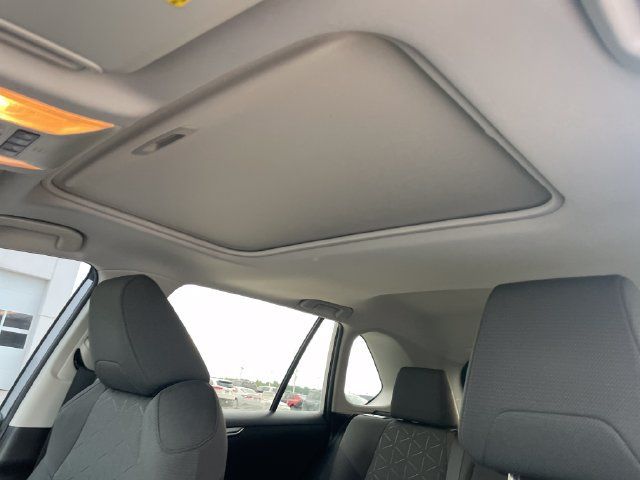 Used 2021 Toyota RAV4 XLE w/ Convenience Package AWD/4WD image 27