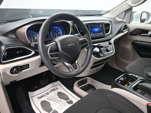 Used 2018 Chrysler Pacifica Touring Plus w/ Tire & Wheel Group image 13