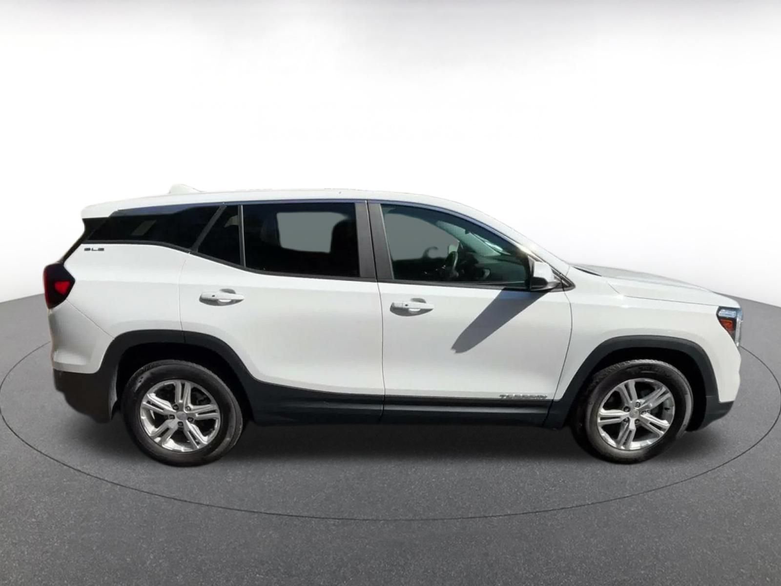 Used 2024 GMC Terrain SLE FWD image 15