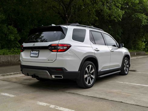 Certified 2025 Honda Pilot Elite image 9