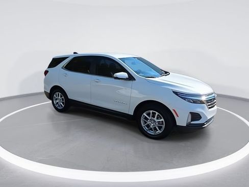 Used 2024 Chevrolet Equinox LT FWD image 2