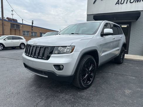 Used 2012 Jeep Grand Cherokee Altitude AWD/4WD image 3