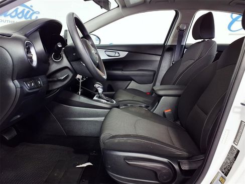 Used 2022 Kia Forte LXS w/ LXS Technology Package image 9