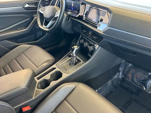 Used 2024 Volkswagen Jetta SE w/ Panoramic Sunroof Package image 15