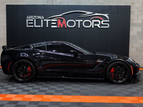 Used 2019 Chevrolet Corvette Z06 w/ Z07 Performance Package RWD image 16