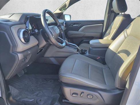 Used 2025 Chevrolet Colorado ZR2 w/ Midnight Edition AWD/4WD image 10