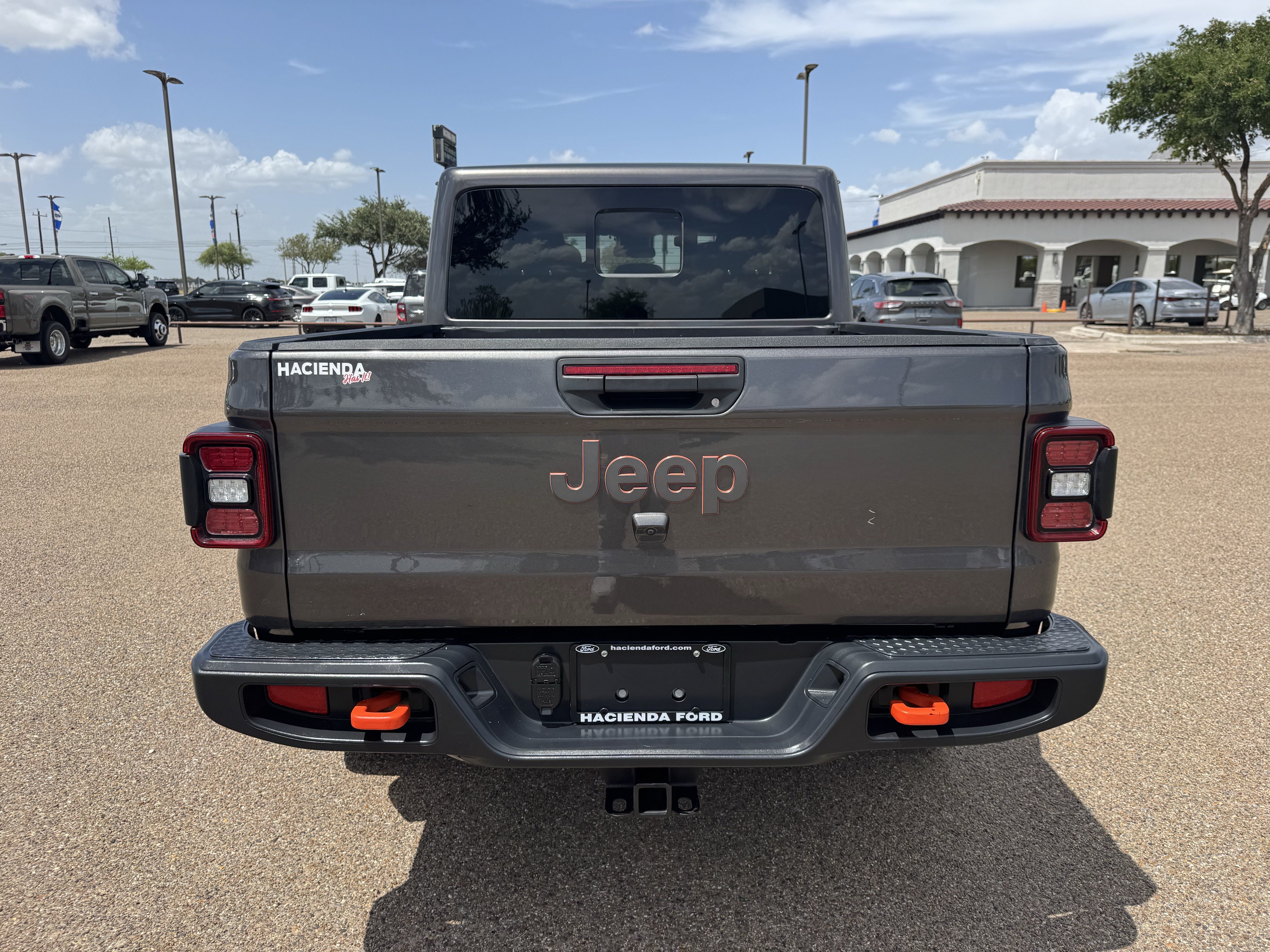 Used 2025 Jeep Gladiator Mojave AWD/4WD image 3