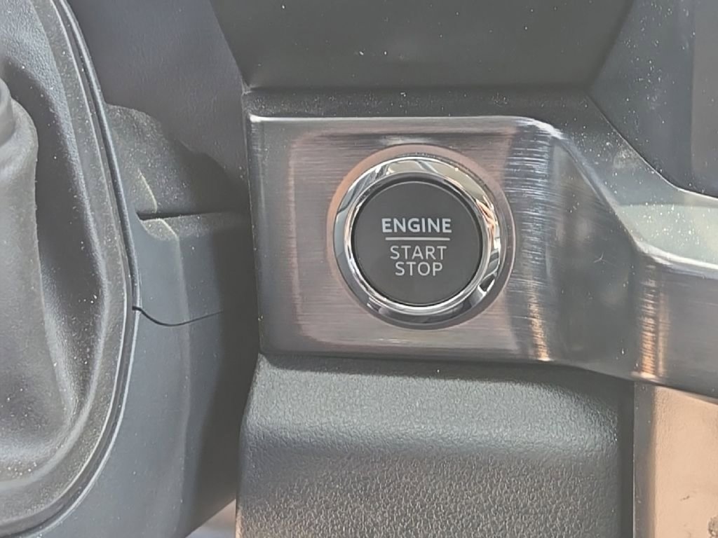 Used 2025 Ford F250 Lariat AWD/4WD image 36