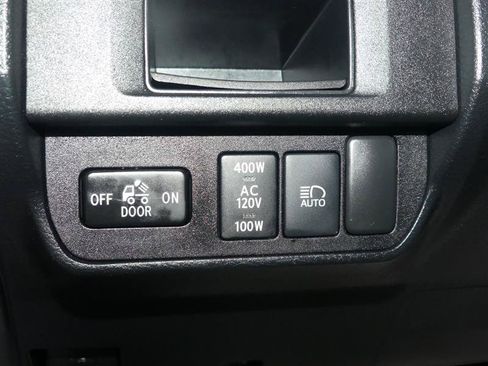 Used 2019 Toyota Tacoma Limited AWD/4WD image 28