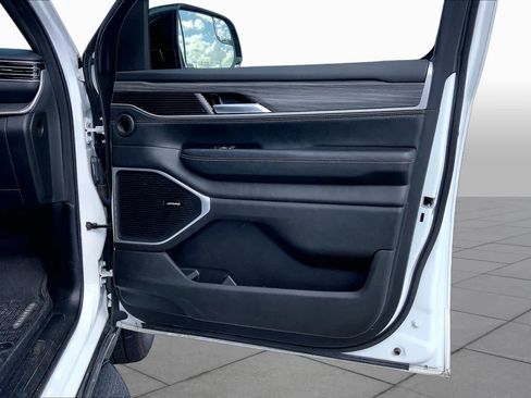 Used 2024 Jeep Wagoneer Series II w/ Flexible Seating Group RWD image 22