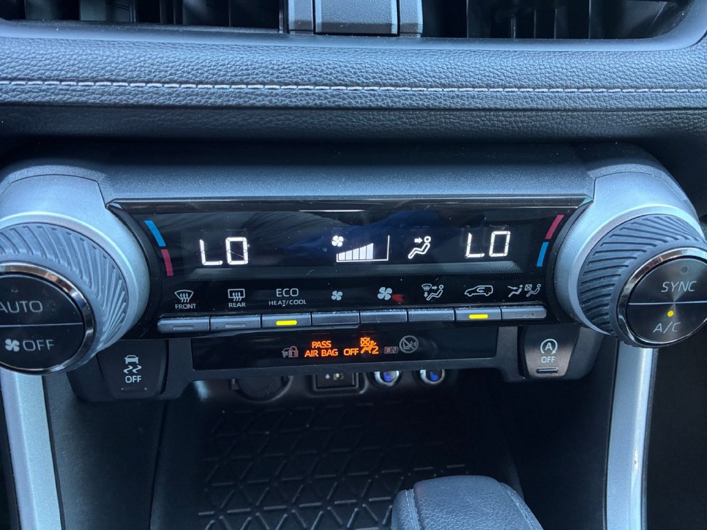 Used 2023 Toyota RAV4 XLE FWD image 4