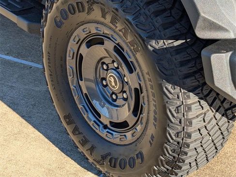 Used 2024 Ford Bronco Black Diamond image 9