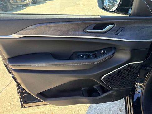 New 2025 Jeep Grand Cherokee Limited image 14