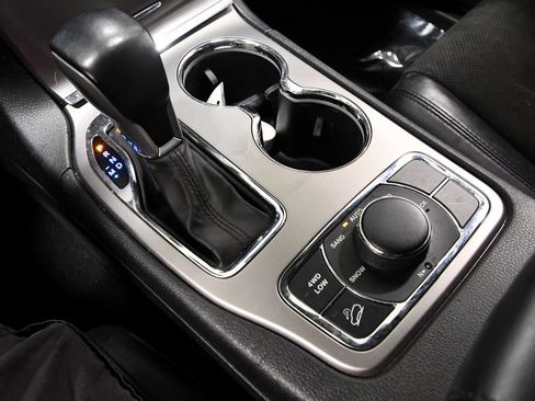 Used 2021 Jeep Grand Cherokee Altitude AWD/4WD image 28